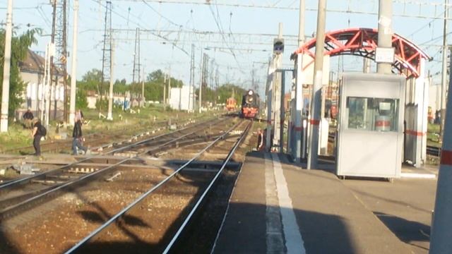 Паровоз Су-213-58 прибывает на станцию Раменское (из Коломны) смотреть онлайн