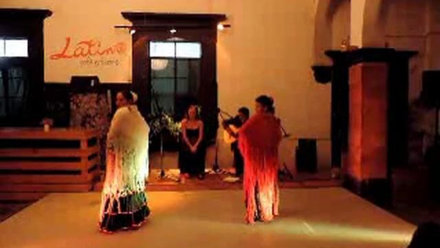 Cantiñas Con Manton