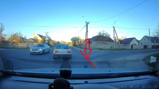 Правильный объезд справа автомобиля, поворачивающего налево. смотреть онлайн