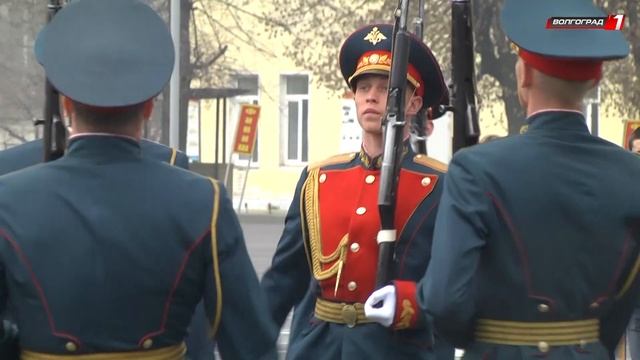 ДЕНЬ ПРИЗЫВНИКА В ВОЛГОГРАДЕ ВПЕРВЫЕ ПРОШЕЛ НА ТЕРРИТОРИИ ВОЕННОЙ ЧАСТИ смотреть онлайн
