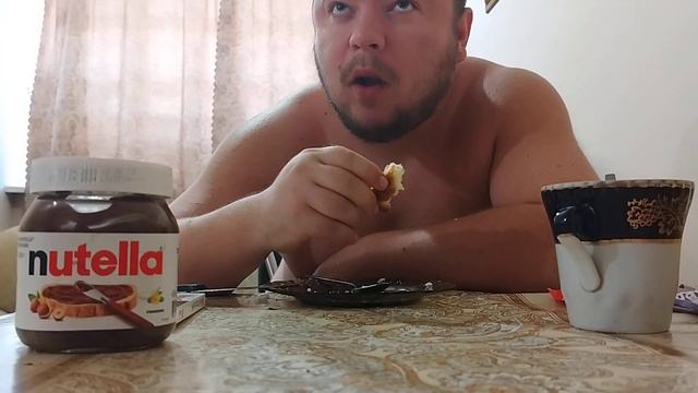 В первые в жизни пробую нутеллу за свои деньги :)))) смотреть онлайн