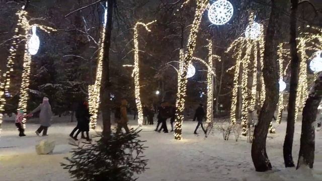 ПРЕДНОВОГОДНИЙ ВЕЧЕРНИЙ НОВОСИБИРСК/ПРОГУЛКА ПО ЦЕНТРУ• ПЕРВОМАЙСКИЙ СКВЕР И ПЕШЕХОДНАЯ УЛИЦА ЛЕНИН смотреть онлайн