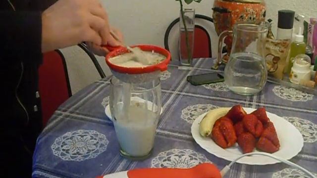 КЛУБНИЧНО-ОРЕХОВЫЙ КОКТЕЙЛЬ смотреть онлайн