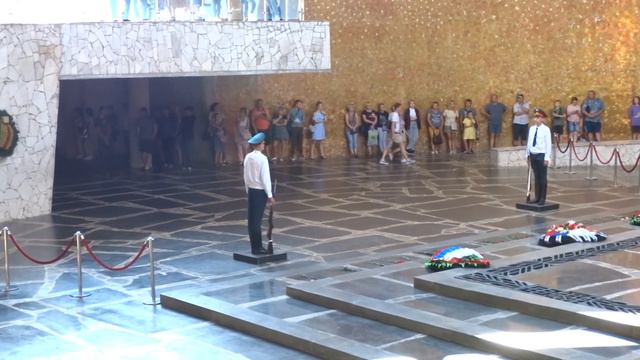Волгоград Мамаев Курган Пантеон Славы Смена Почётного Караула 24 августа 2021 года, Часть 1 смотреть онлайн