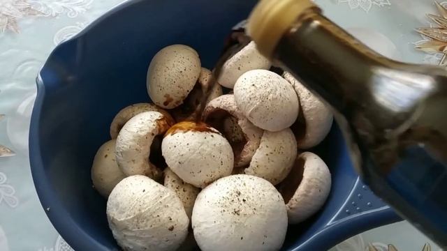 Овощная нарезка и маринованные овощи, жареные на мангале ! Прекрасная закуска к шашлыку! смотреть онлайн