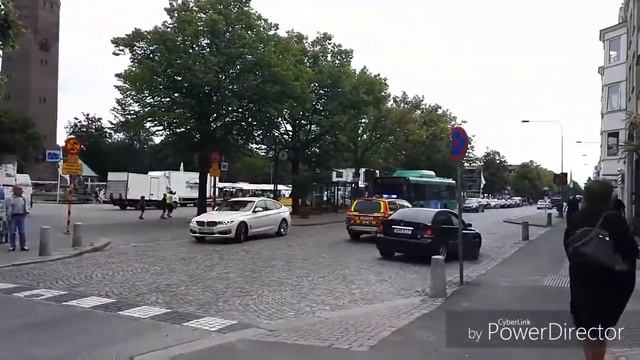 Emergency services in Sweden Fire brigade responding after automatic fire alarm at shopping center. смотреть онлайн