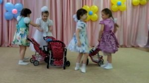 танец с колясками