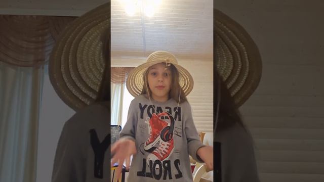 Камера подглядела, что делают детки, когда мама занята смотреть онлайн