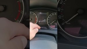 Сброс напоминания о инспекционном сервисе и замене масла в Шкоде Рапид.