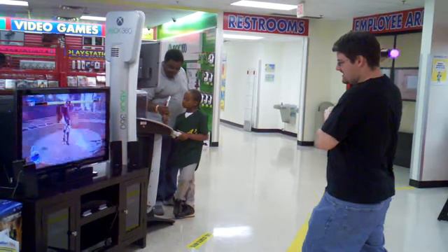 Funny! My Buddy Rocks out on Some Soul Calibur @ Brandsmart Part 2 смотреть онлайн