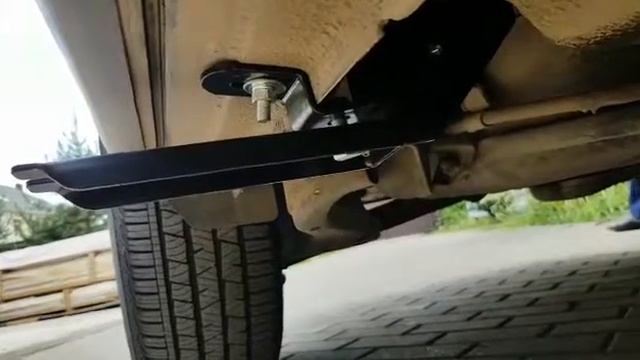 Nissan X Trail - монтаж креплений боковых порогов ZALIV в штатные места смотреть онлайн