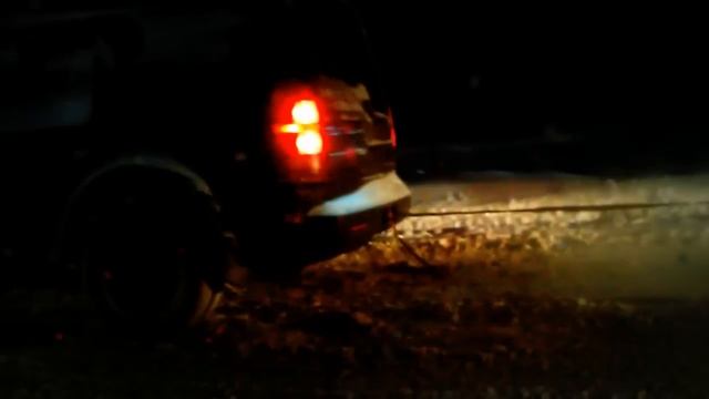 Внедорожник тащит фуру на  ледяном подъёме!!БРАВООО!!