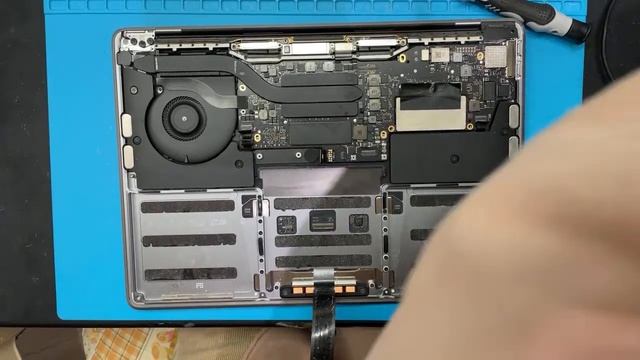 MacBook Pro 2017 A1708 電源つかない 水没修理 キーボード水没 改善できるのか смотреть онлайн