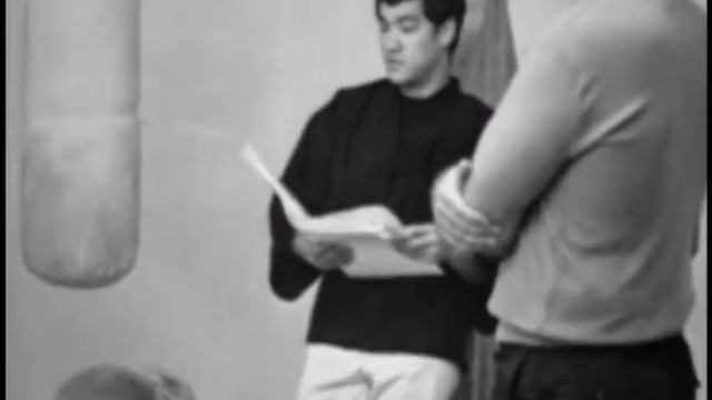 Bruce Lee ушу-кунгфу, снялся в фильмах - Дорогая девушка смотреть онлайн