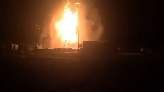 ХМАО, месторождение Ван Еган, куст 50. Горит нефтяная скважина смотреть онлайн