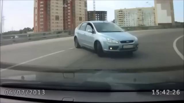 Идиота занесло на повороте! смотреть онлайн