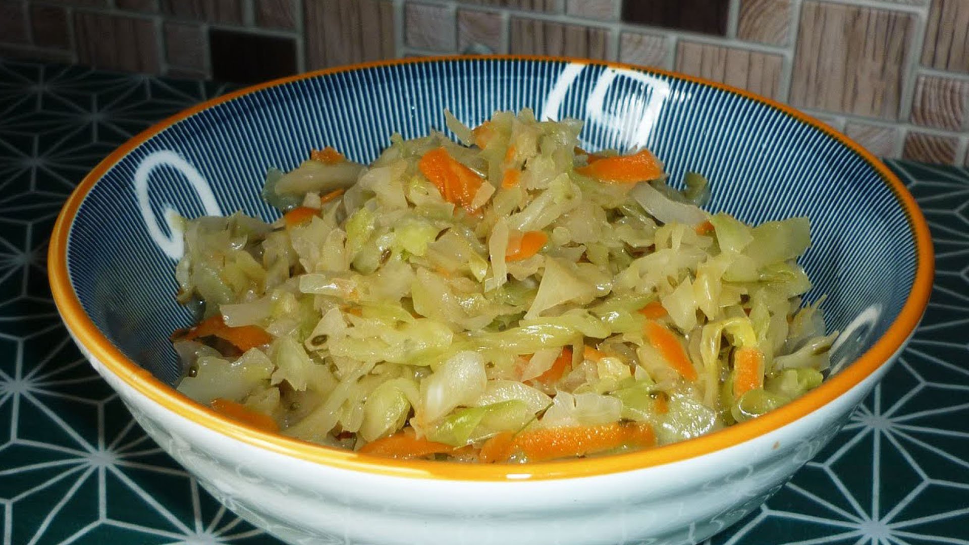 Семейный рецепт настоящей квашеной капусты по всем правилам смотреть онлайн