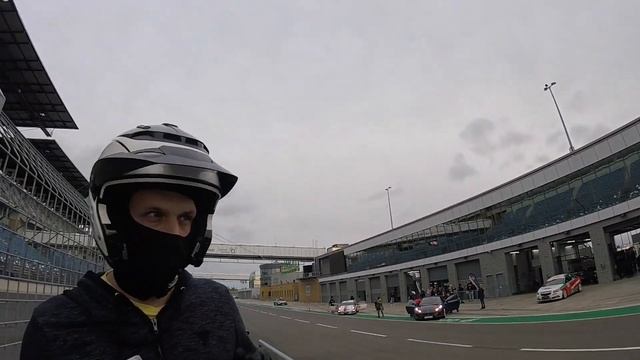 ЖЕНА ПОДАРИЛА PORSCHE 911 GT3 vs MCLAREN MP4-12C смотреть онлайн