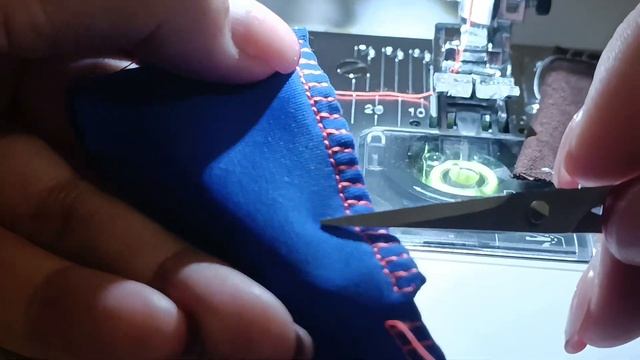 Оверлочные швы на Necchi-205D. Трикотаж, бифлекс.