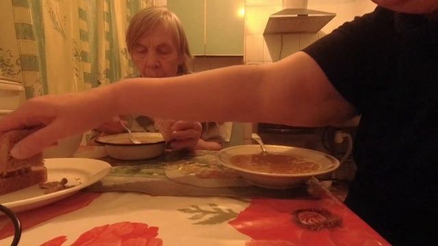 Мукбанг с мамой