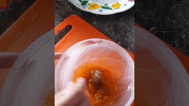 Вкусная и ароматная, запечённая картошка с зеленью и чесноком в микроволновке. смотреть онлайн