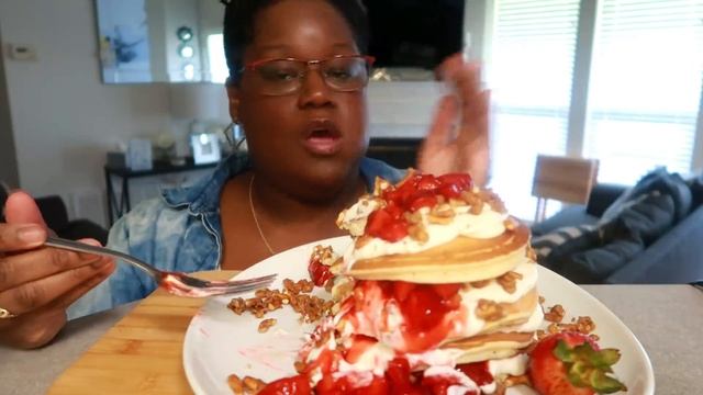 STRAWBERRY PRETZEL SALAD PANCAKES