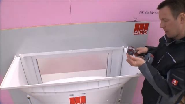 Установка надставки для светового приямка ACO Markant