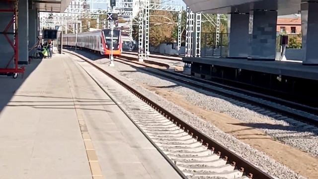Отправление ЭП2Д ??? Фирменный экспресс и прибытие ЭГ2ТВ 004 на станции Курская смотреть онлайн