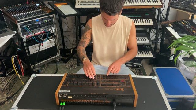 Linndrum Lm2 - House Pattern Improvisation смотреть онлайн