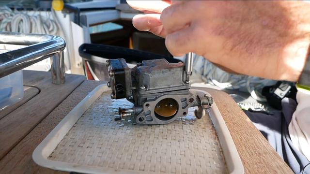 How to quickly & easily service an outboard motor carburetor смотреть онлайн