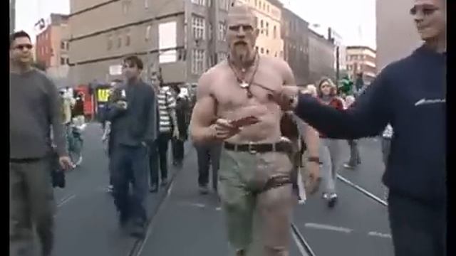 The original Technoviking video. смотреть онлайн
