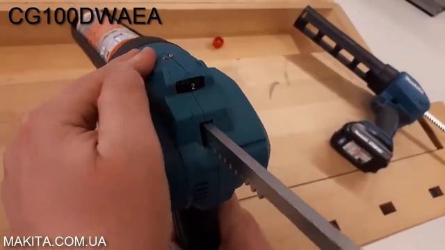 Аккумуляторный пистолет для герметика Makita CG100DWAEA смотреть онлайн