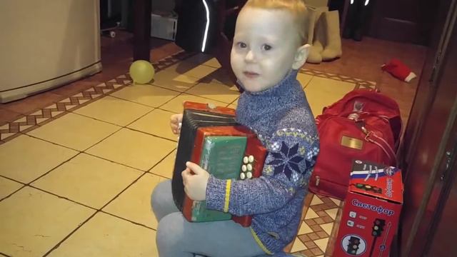 Миша с гармонью (ровно 3 годика) смотреть онлайн