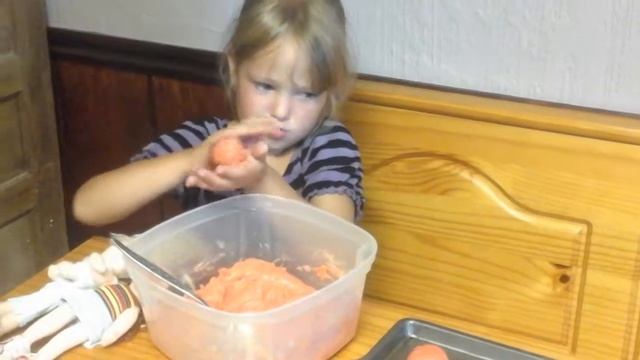 Печем печенюжки с наклейками Хэлло китти Hello kitty cookies смотреть онлайн