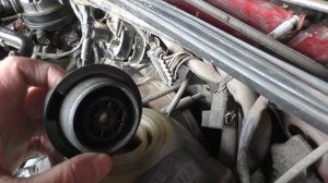 Зачем водители откручивают крышку расширительного бачка