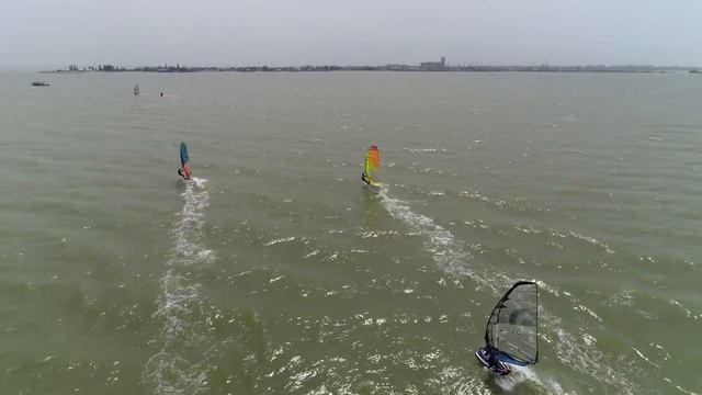 YC2018 F 10 смотреть онлайн