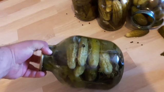 МНЕ НАМАРИНОВАЛИ ОГУРЦОВ И КОМПОТОВ. НО ОДНА БАНКА С ОГУРЦАМИ ПОТЕРПЕЛА ФИАСКО. смотреть онлайн