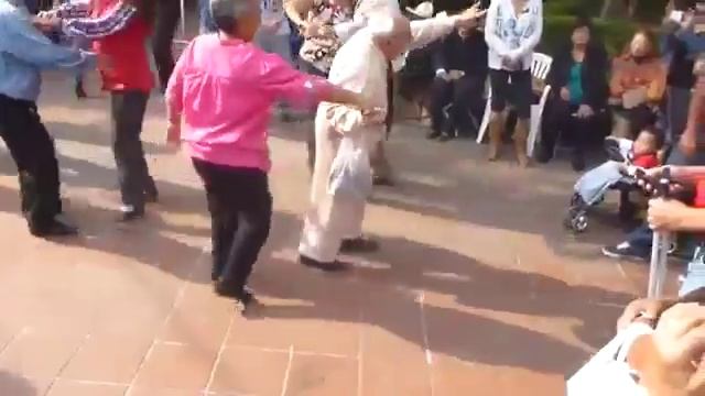 Вечно молодой дед ЖЖЕТ ЛА ЛА ЛА ЛА смотреть онлайн