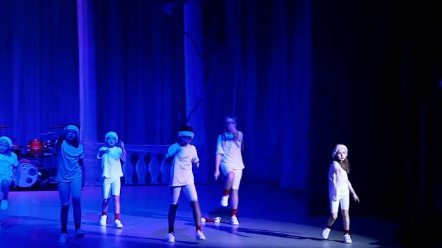 Dance Show смотреть онлайн