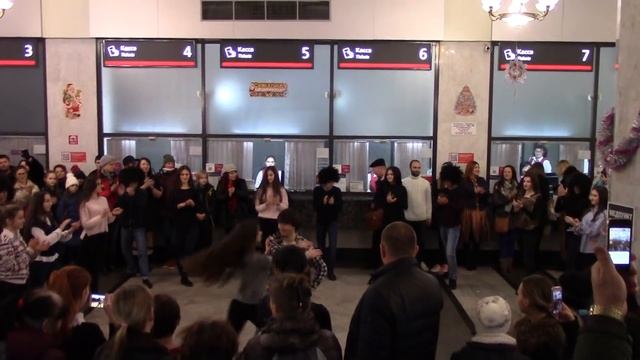 Ансамбль Имерети Танцевальный флешмоб на вокзале Сочи смотреть онлайн