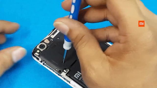 Xiaomi Redmi 5A - Disassembly And Teardown || How To Open Redmi 5A  Back Cover
