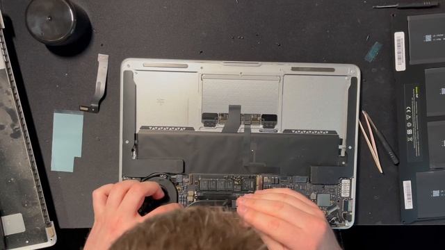 Czy MacBook Air 2017 ma jeszcze sens w 2023? смотреть онлайн