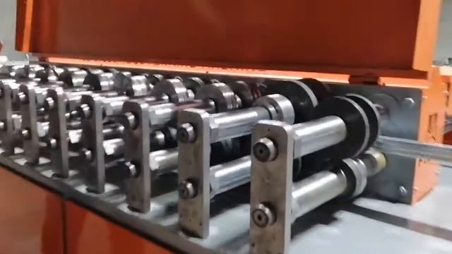 Tavan-U (UD), Tavan-C (CD), Duvar-U (UW), Duvar-C (CW) Profilleri Tek Makinede. Roll Form Makinesi смотреть онлайн