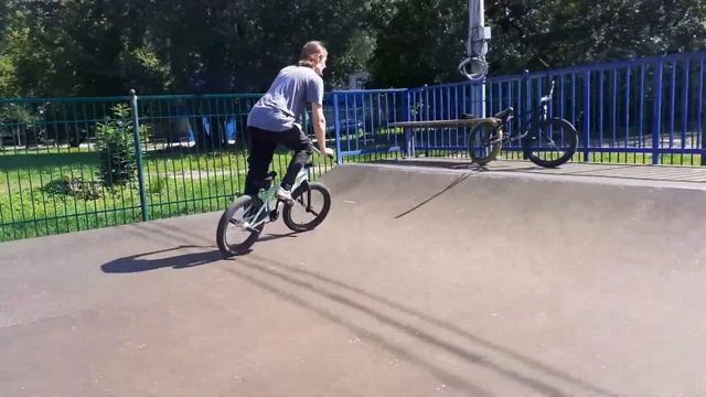 Антон Блажеев. Кингисепп. BMX. Скейт-парк утром смотреть онлайн