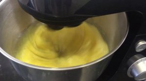 Приготовление шарлотки с помощью планетарного миксера KITFORT КТ-1308-3