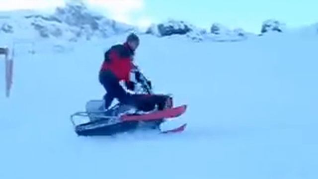 Snowmoped Pyrenees Mpeg352x288 смотреть онлайн
