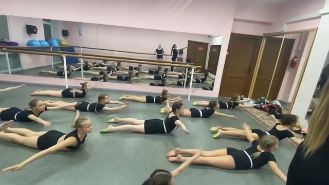 ОМЕГА. Экзерсис на середине зала смотреть онлайн