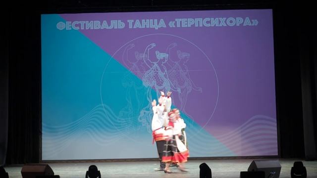 Танец воронежской области «У голубя золотая голова» - Ансамбль народного танца «Узоры» смотреть онлайн