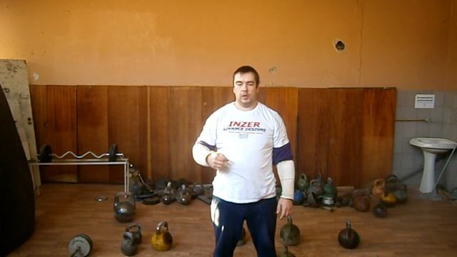 КАК ПОДНЯТЬ СУМАСШЕДШЕГО ВЕСА ГИРИ НАД ГОЛОВОЙ! ТЕХНИКА смотреть онлайн