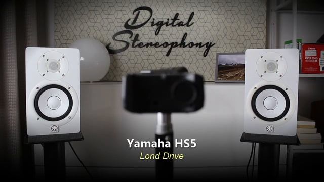 Yamaha HS5 vs JBL LSR305 || Sound Demo w/ Bass Test смотреть онлайн